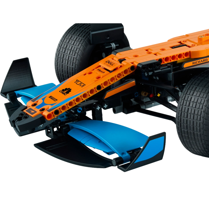 LEGO Technic 42141 — конструктор боліда McLaren Formula 1